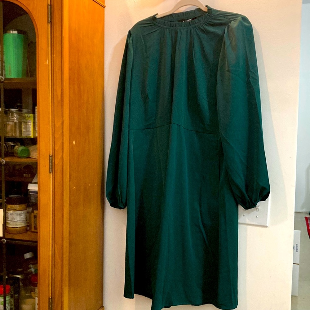 NWT BloomChic “ERICA” straight shift dress. SO flattering and professional. 2x